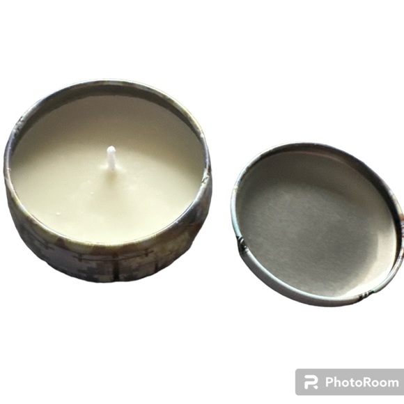 Scented Aromatherapy Lavender Candle-Christmas themed (2.5 oz.) - Picture 2 of 3